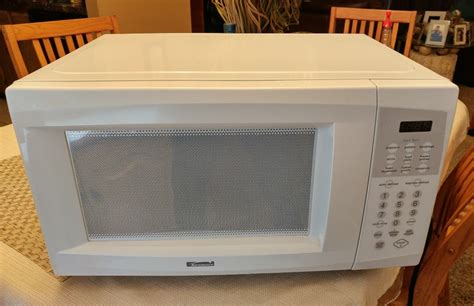 Hamilton Beach 1000 W Countertop Microwave Oven - Black (HB61S100027880) (9) 65. . Used microwaves for sale